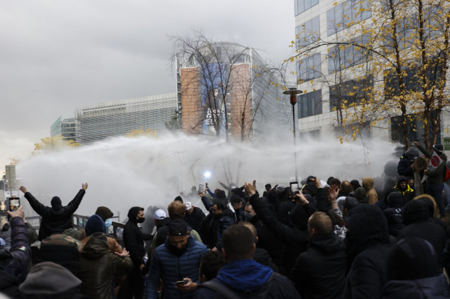 Belçika'daki polis gösterileri havalimanlarını vurdu